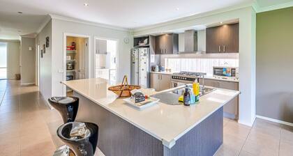 StayAU Spacious Stay Point Cook