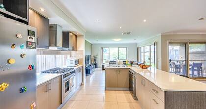 StayAU Spacious Stay Point Cook