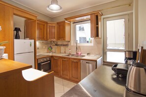 Fridge, oven, stovetop, dishwasher - Seaside Spacious 2 BR, 2BA, Sea view Apt (Piraeus)