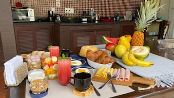 Free daily continental breakfast