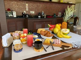 Café da manhã continental grátis todos os dias