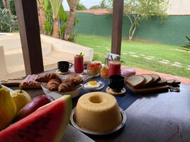 Café da manhã continental grátis todos os dias