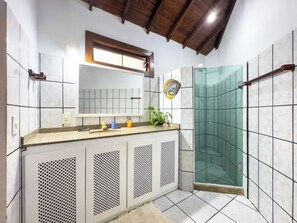 Standard Suite (Para até 2 adultos e 1 criança) | Bilik Mandi | Pancuran mandi, tuala disediakan, tisu tandas 