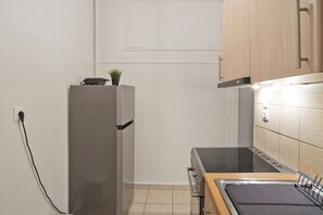 Fridge, oven, stovetop, toaster