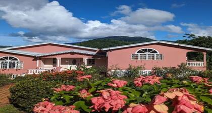Charming 2-bedroom house in Castries with WiFi