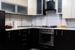 Deluxe-Apartment, Balkon, Stadtblick | Eigene Küche