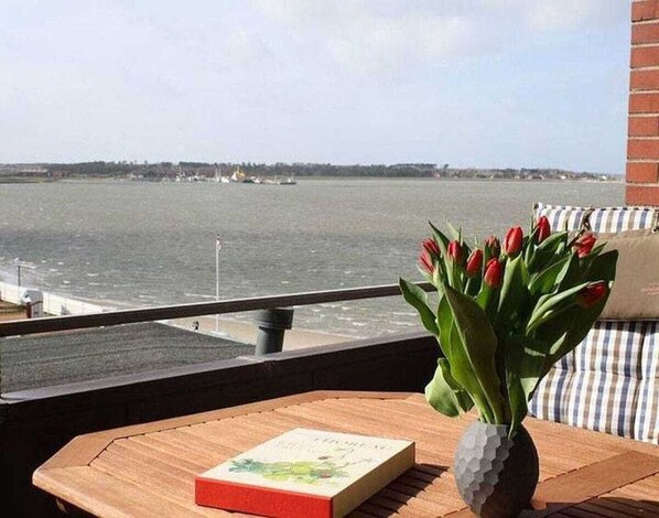 Balcony - Blue Sea in Haus Nordenlicht (Wittduen)