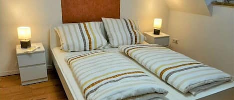 Mobile Home | 4 bedrooms, individually furnished