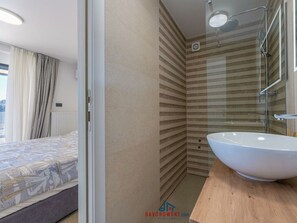 Villa | Bathroom