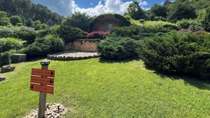 A signpost with directions to Spa Pomona Bldg, The Spa Garden Cafe, and Salt Cave.
