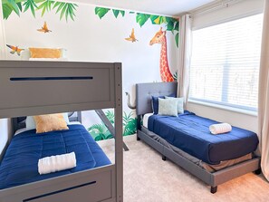 3 habitaciones, tabla de planchar con plancha, wifi y ropa de cama 
