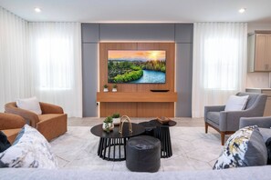 TV, video games, foosball, table tennis - Fantastic, Spacious Family Villa Close To Disney (Kissimmee)