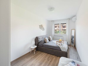 1 bedroom, individually furnished, iron/ironing board