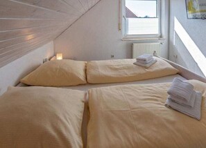 3 Schlafzimmer, individuell eingerichtet, Bügeleisen/Bügelbrett