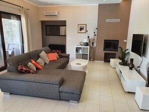 Villa | Living area - Villa Lorraine Comfortable Holiday Residence (Vodnjan)