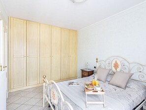 1 bedroom, individually furnished, iron/ironing board