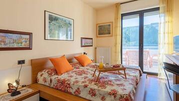 1 bedroom, individually furnished