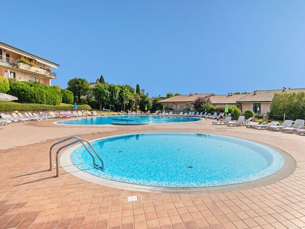 حمّام سباحة خارجي