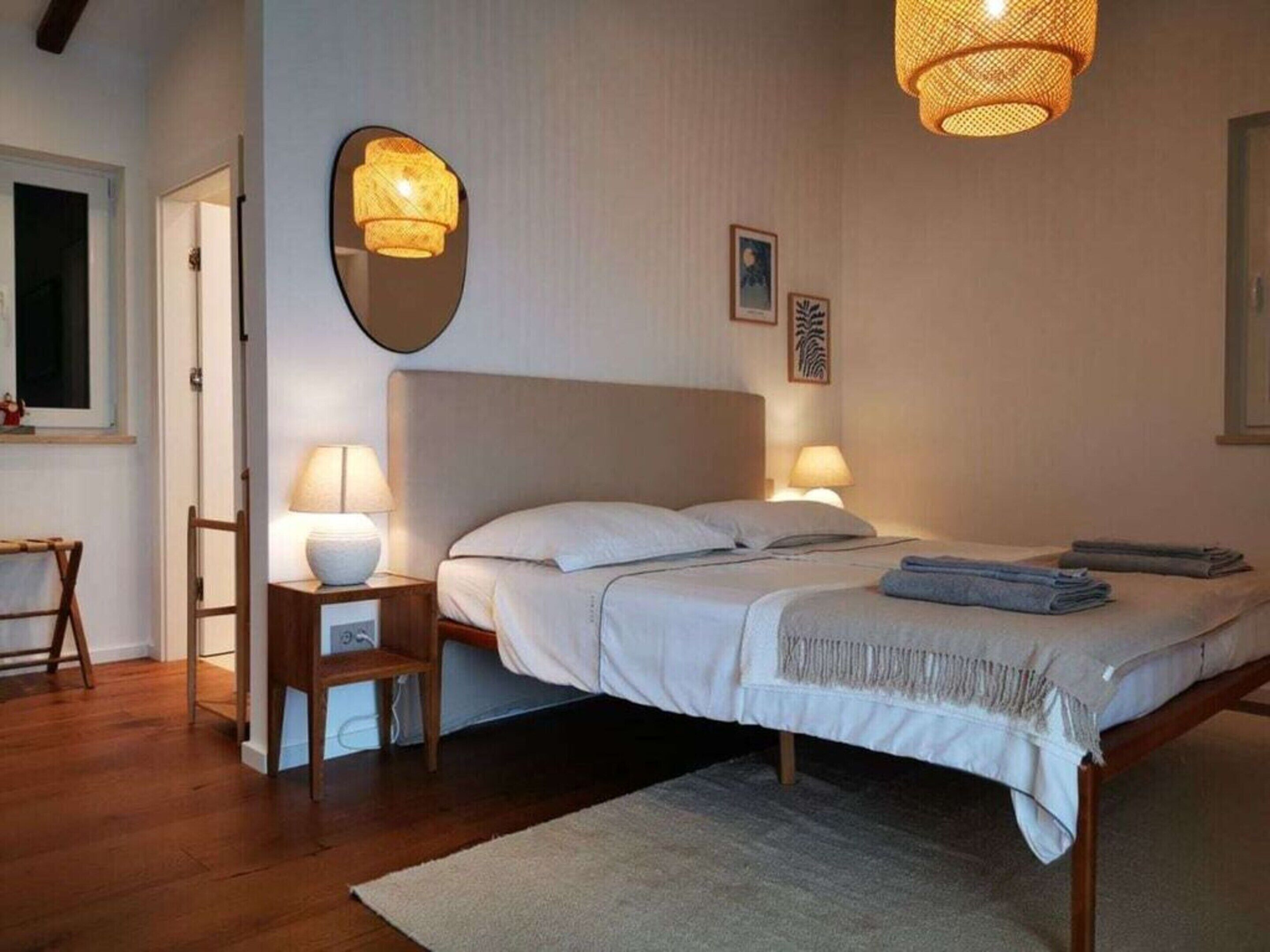 Casa móvil | 3 dormitorios, mobiliario individual, tabla de planchar con plancha