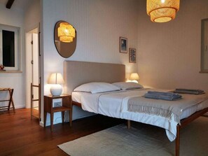 3 عدّة غرف نوم وطراز فريد لكل وحدة ومكواة/لوح كي