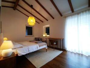 3 chambres, ameublement personnalisé, fer et planche à repasser