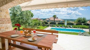 Mobile Home | Dining