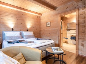 Chalet | 3 bedrooms, iron/ironing board, individually furnished, bed sheets