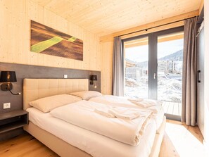 Appartement | 4 chambres, ameublement personnalisé, fer et planche à repasser