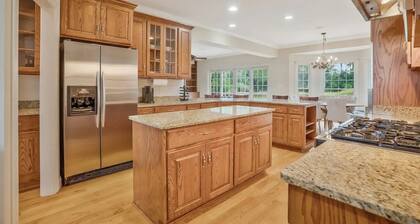 Expansive Villa w/ Hot Tub, Fire Pit