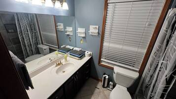 Shower, jetted tub, hair dryer, towels