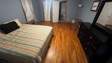 3 slaapkamers, een strijkplank/strijkijzer, wifi, beddengoed