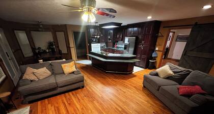 Charming 3-bedroom house in lovely Nashville with WiFi, AC