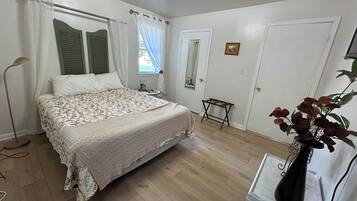 3 slaapkamers, een bureau, een strijkplank/strijkijzer, wifi