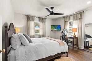 2 bedrooms, desk, iron/ironing board, free WiFi