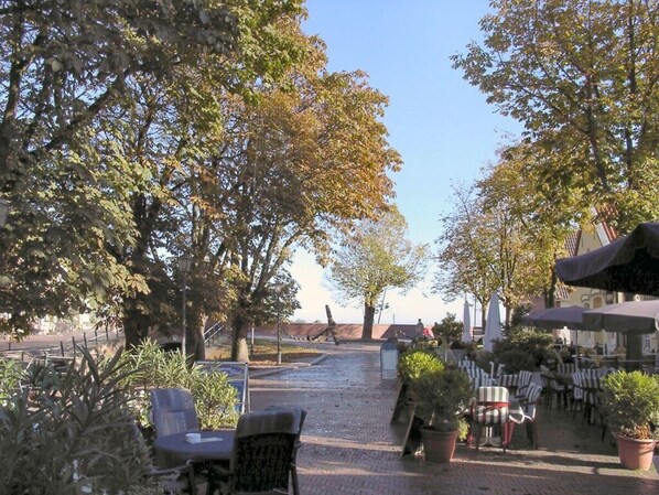 Mobil Karavan | Tempat makan outdoor