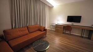 Junior Double or Twin Room | Living area - Dayman Hotel (Midyat)