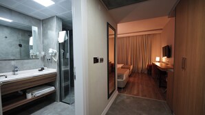 Standard Double or Twin Room, Garden View | Bathroom - Dayman Hotel (Midyat)
