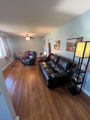 Smart TV - West Ashley vacation home 11 minutes from Port of Charleston Cruise Terminal (Charleston)