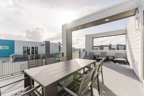 Outdoor dining - 226 Spectrum new Loft 12 guests 5BDRS 15min Disney (Kissimmee)