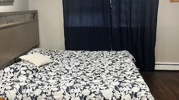 1 bedroom, desk, WiFi, bed sheets