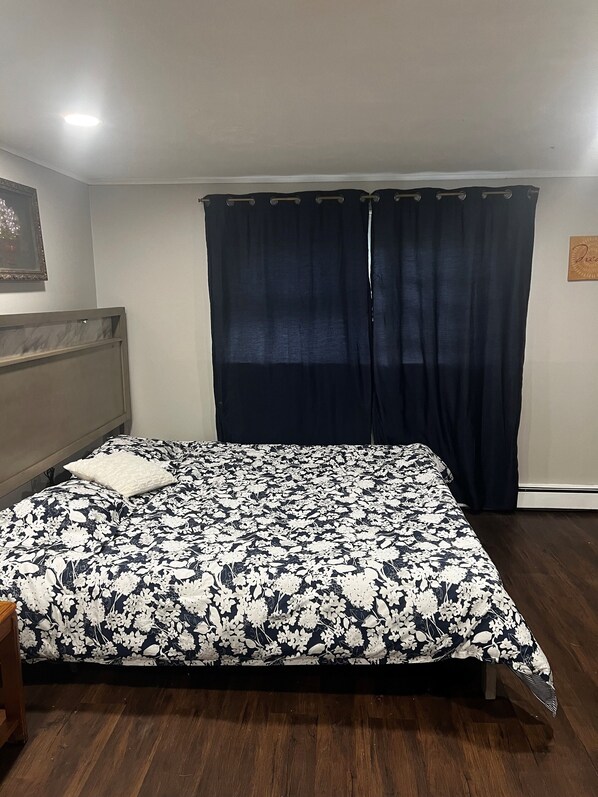 1 غرفة نوم ومكتب وواي فاي وملاءات أسرّة