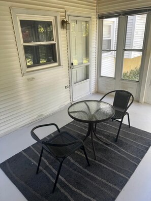 تناول الطعام بالخارج