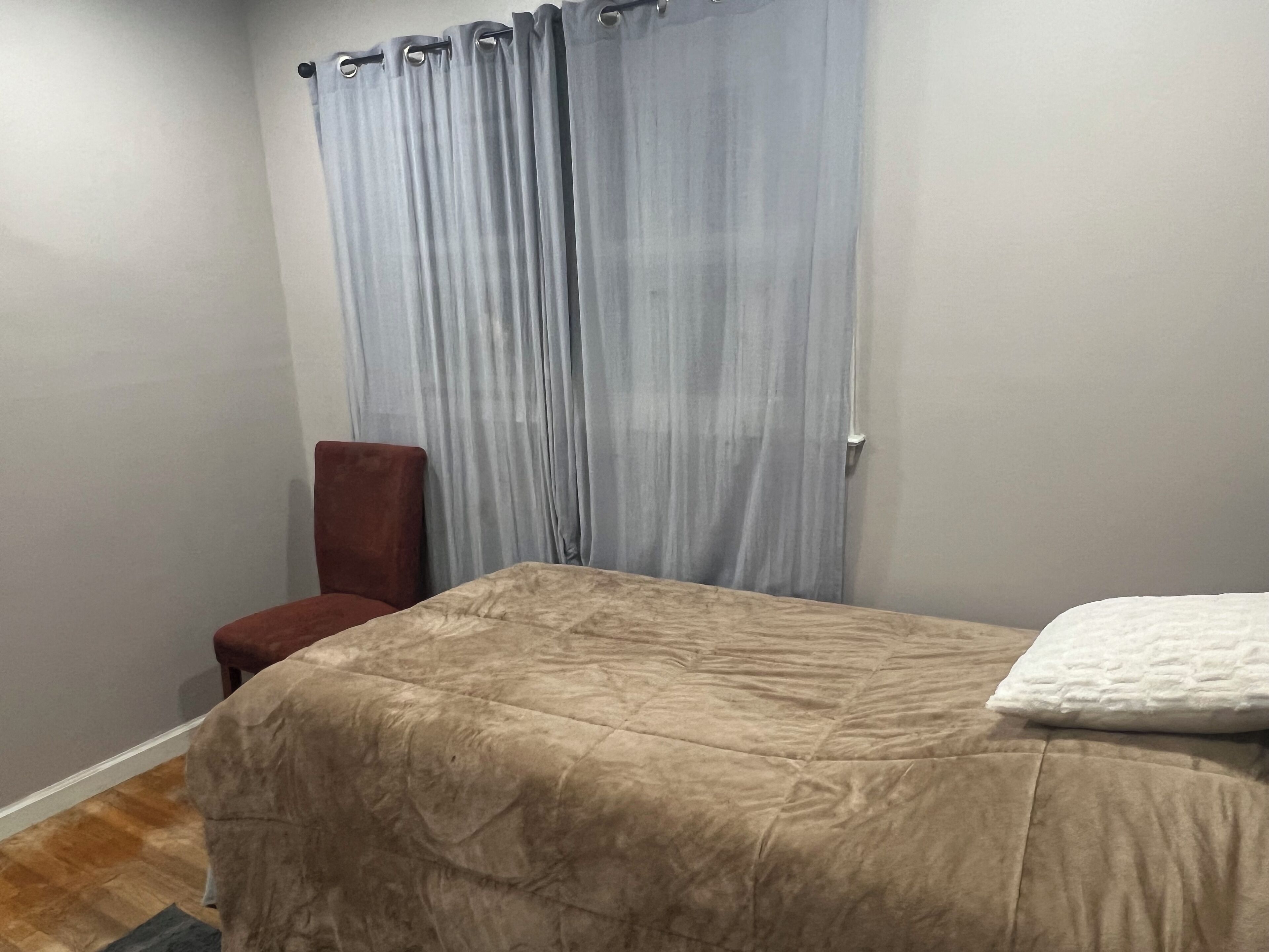 1 slaapkamer, een bureau, wifi, beddengoed