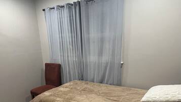 1 bedroom, desk, WiFi, bed sheets