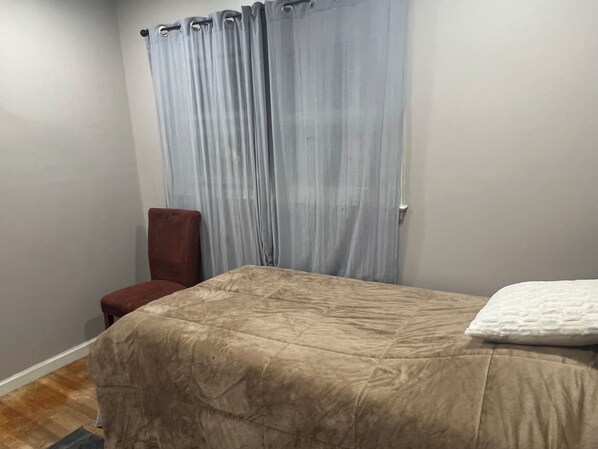 1 間睡房、書桌、Wi-Fi、床單