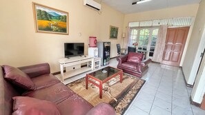 Grand Room - The Kanzi Hotel & Village (Megamendung)