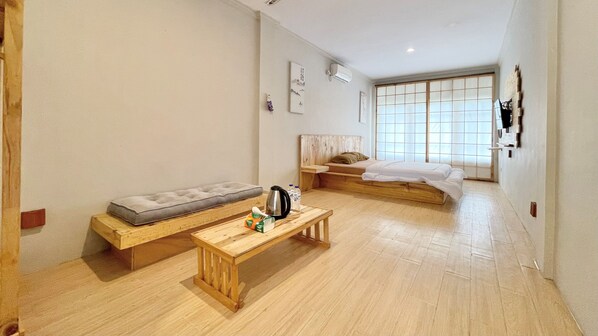 Deluxe Room - The Kanzi Hotel & Village (Megamendung)