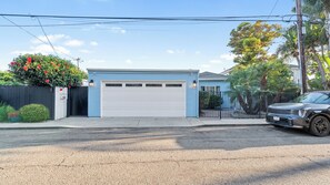 A residential garage with a white door, a black fence, and a mailbox. - Oceanview home walking distance to beach, pier & short drive to downtown Ventura (Ventura)