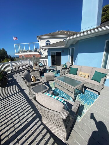 Oceanview home walking distance to beach, pier & short drive to downtown Ventura