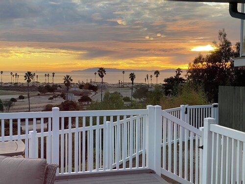 Oceanview home walking distance to beach, pier & short drive to downtown Ventura
